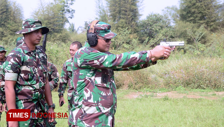 coba-berbagai-jenis-senjata-hasil-modifikasi-prajurit-2.jpg