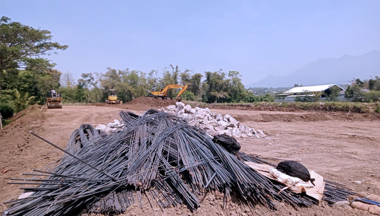 Lahan 4000 Meter Diratakan untuk SMP Negeri 7