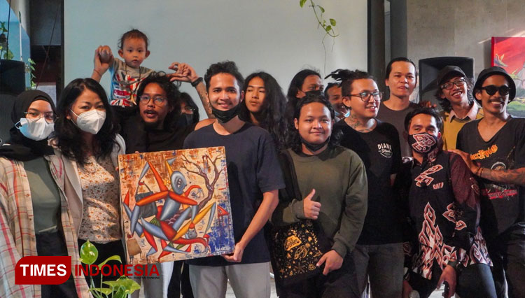Sejumlah Seniman hadir dalam acara pembukaan pameran lukisan di Greenhost Boutique Hotel (FOTO: Dita for TIMES Indonesia) 