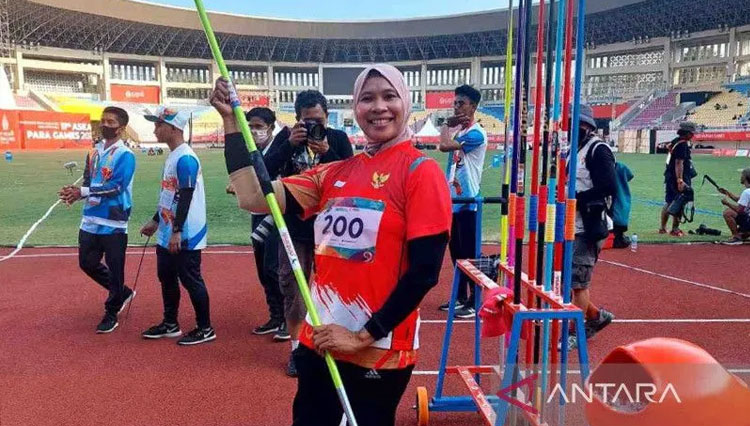 Warmia, Atlet lempar lembing NPC Kalsel peraih medali emas di ASEAN Para Games ke-11 tahun 2022 di Solo, Jawa Tengah. (Foto:ANTARA/HO-NPC Kalsel)