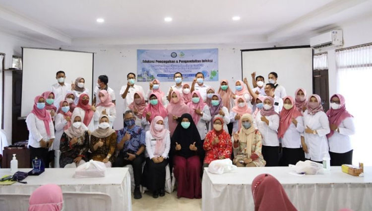 Departemen Patologi Klinik FK UNAIR Gelar Pengabdian Masyarakat bagi Tenaga Kesehatan di Bangkalan