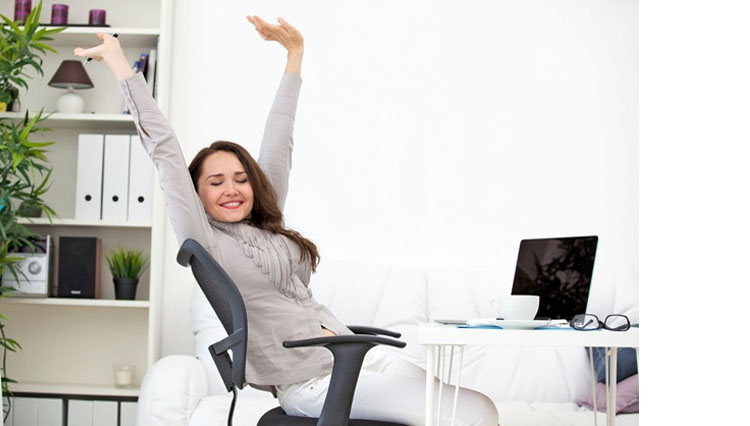 Ilustrasi peregangan atau stretching saat bekerja (Foto: iStock)