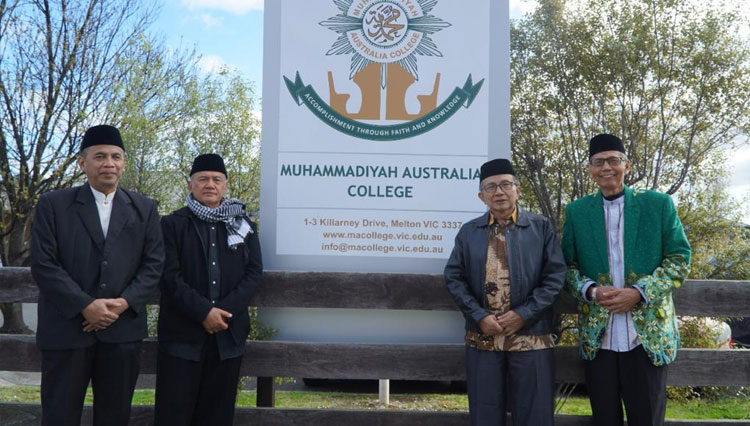 Pimpinan Pusat Muhammadiyah saat mengunjungi Muhammadiyah Australia College. (FOTO: Muhammadiyah for TIMES Indonesia)