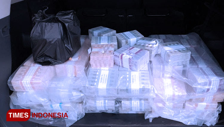 Polisi Hentikan Kasus Penemuan Uang Miliaran di Exit Tol Mojokerto
