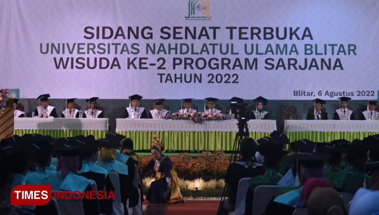 Prosesi wisuda Universitas Nahdlatul Ulama (UNU) Blitar di hall Salah satu hotel di Kota Blitar, Sabtu (6/8/2022). (Foto: Sholeh/TIMES Indonesia)