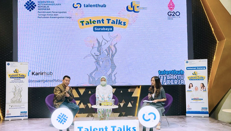 Talent Talk Today bersama Menaker RI, Ida Fauziyah (tengah) di Mall Ciputra World (lt.3), Kota Surabaya. (FOTO: Dok. Kemnaker RI for TIMES Indonesia) 