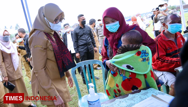 Peluncuran Bulan Imunisasi Anak Nasional oleh Bupati Banyuwangi di lereng Gunung Raung. (Foto: Laila Yasmin/TIMES Indonesia)