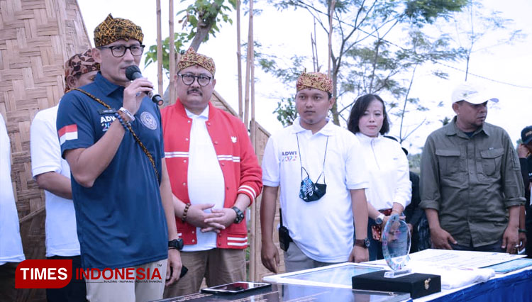 Menteri Pariwisata dan Ekonomi Kreatif saat kunjungan ke wisata Desa Tirta Agung Kecamatan Sumberwringin Kabupaten Bondowoso (FOTO: Moh Bahri/TIMES Indonesia)