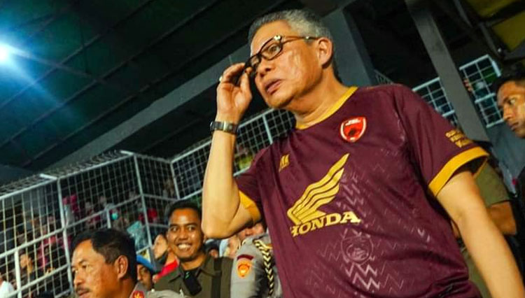 Wali Kota ParePare, Taufan Pawe Menonton laga PSM Makassar di Stadion BJ Habibie (Foto: Rezky For TIMES Indonesia)