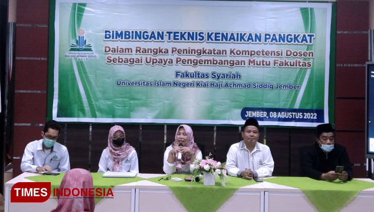 Para narasumber Bimtek kenaikan pangkat dosen Fakultas Syariah UIN KHAS Jember. (FOTO: Dody Bayu Prasetyo/TIMES Indonesia)