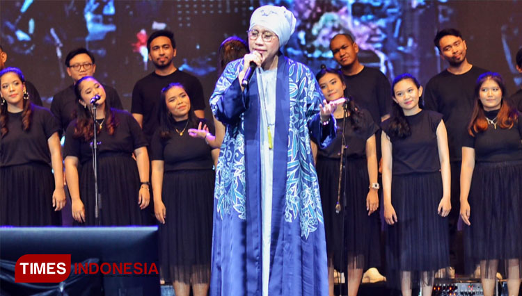 Rayakan HUT ke-60, Indah Kurnia Hadirkan Panggung Orkestra Berlatar Tugu Pahlawan 