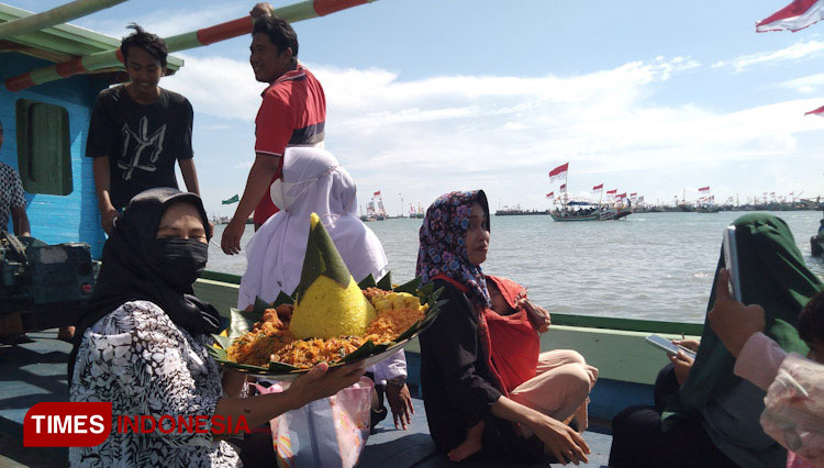 Sedekah Laut di Gresik Digelar, Nelayan Berharap Tangkapan Meningkat