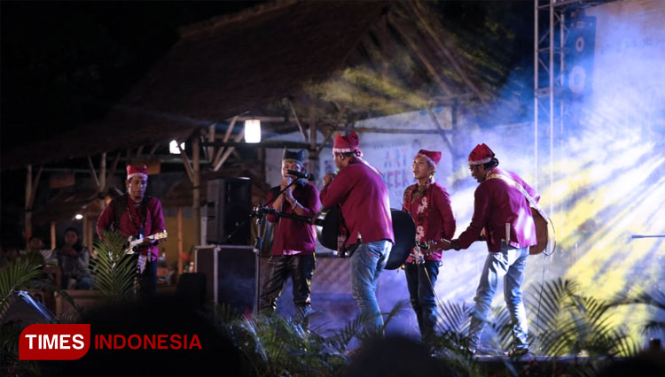 Penampilan peserta Festival Musik Jalanan Banyuwangi (FOTO: Laila Yasmin/TIMES Indonesia)