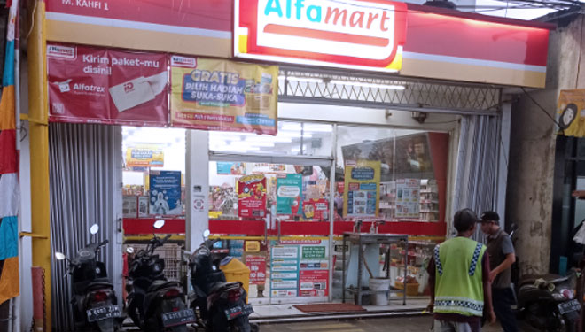 Gerai Alfamart. (FOTO: Fahmi/TIMES Indonesia)
