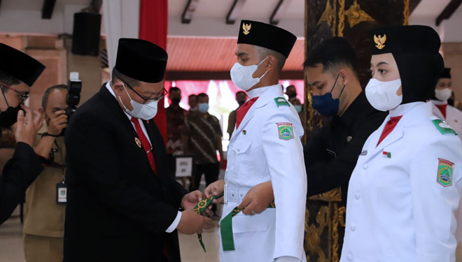 Wabup Malang Didik Gatot Subroto ketika mengukuhkan 75 Paskibra Kabupaten Malang.(Foto: Prokopim Kabupaten Malang for TIMES Indonesia)