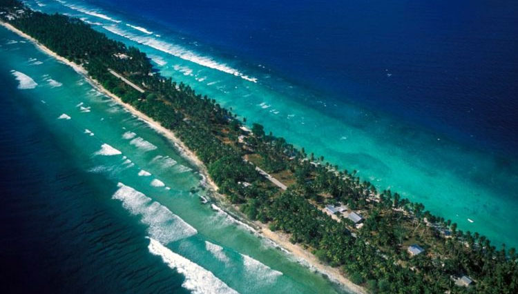 Majuro, atol terpadat di negara itu, sangat terpengaruh oleh infeksi Covid-19 yang dengan cepat penyebarannya.(FOTO: BBC/Getty Image)