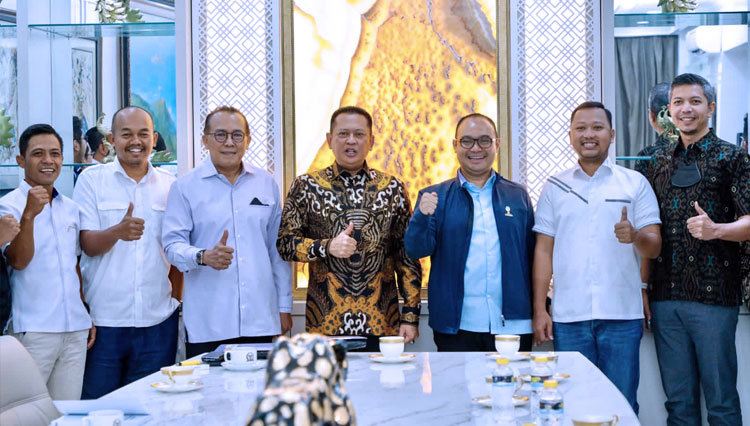 Ketua MPR RI Bambang Soesatyo menerima Ketua Bidang Keuangan dan Perbankan HIPMI periode 2019–2022 Anggawira, di Jakarta, Senin (15/8/22). (FOTO: dok MPR RI)