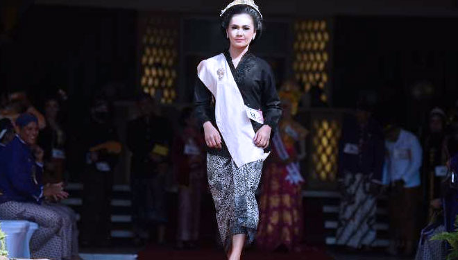 Upacara Peringatan HUT ke-77 RI di Balai Kota Kediri Disemarakkan Fashion Show&nbsp;