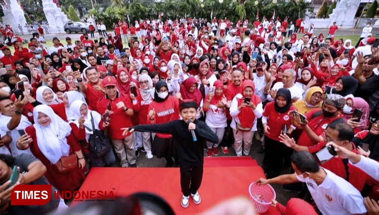 Penampilan Farel Prayoga saat menyanyikan lagu (FOTO: Laila Yasmin/TIMES Indonesia)