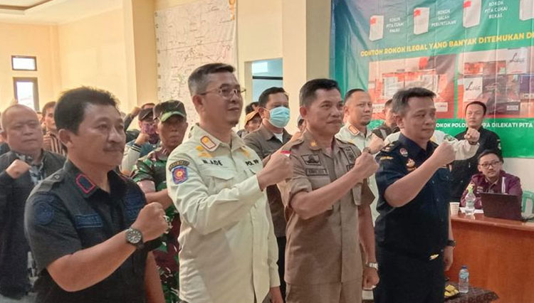 Satpol PP Jabar mengadakan sosialisasi langsung peredaran rokok ilegal di Desa Indragiri, Kec Rancabili, Kab Bandung, Kamis (18/8/2022).(Foto: Satpol PP for TIMES Indonesia)