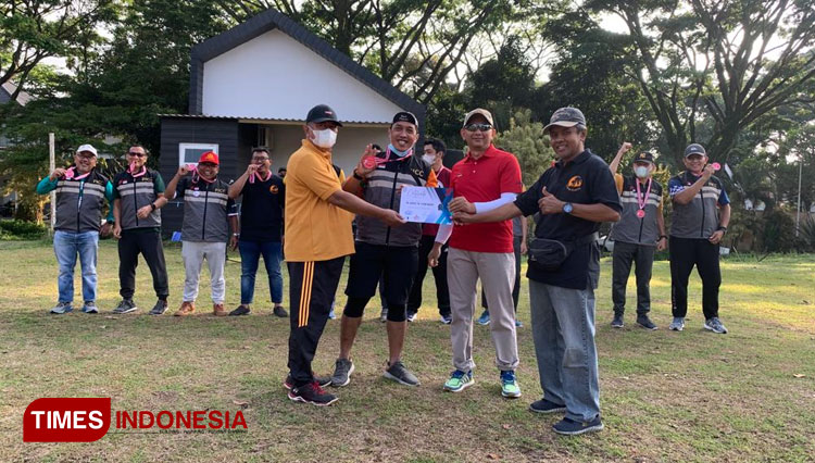 Semarak Warga Permata Jingga Kota Malang Ikuti Lomba Agustusan