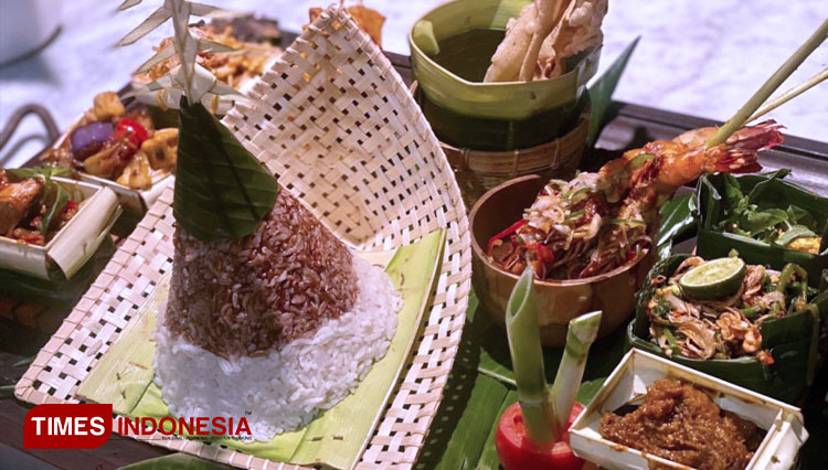 Nasi Tumpeng Merah Putih at IWA Restaurant, features the archipelago's dishes that trail the various provinces in Indonesia (FOTO: AJP/TIMES Indonesia)