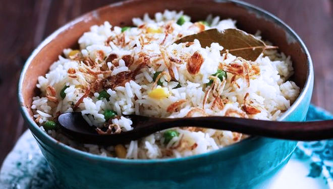 Nasi mentega bawang putih. (Taste.com.au)