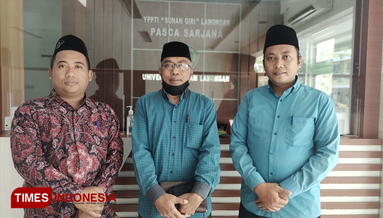 Kaprodi Magister Manajemen Abid Muhtarom menerima Ketua Yayasan Bina Insan Cendekia yang menaungi STAI AL Mahdi Fakfak Papua Barat Mohammadon Daeng Husein di Gedung Pasca Sarjana Unisla, Senin (22/8/2022), Foto : Moch. Nuril Huda/TIMES Indonesia)