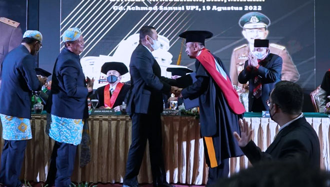 Ketua MPR RI Bambang Soesatyo umenghadiri Pengukuhan Profesor Kehormatan bidang Hukum kepada Asep Nana Mulyana di UPI Bandung, Jumat (19/8/2022). (dok MPR RI)