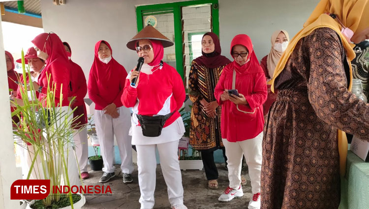 lomba-Toga-PKK-RW-VI-Pondok-Maritim-Indah-b.jpg