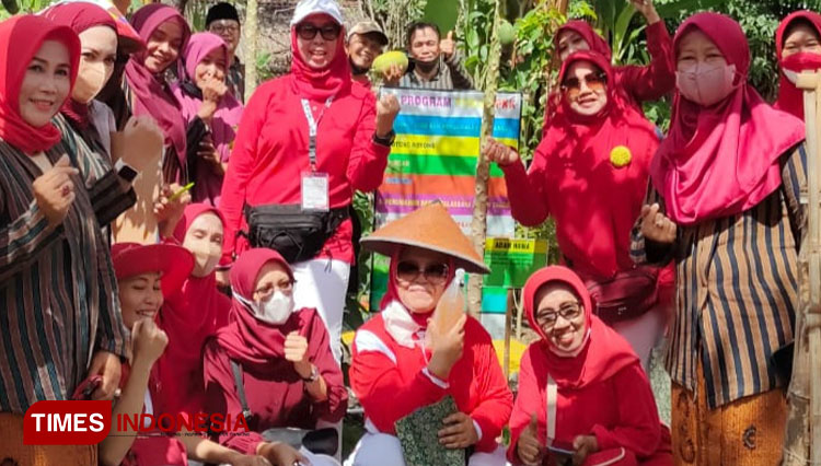 Sambut HUT ke-77 RI, PKK RW VI Pondok Maritim Adakan Lomba Toga