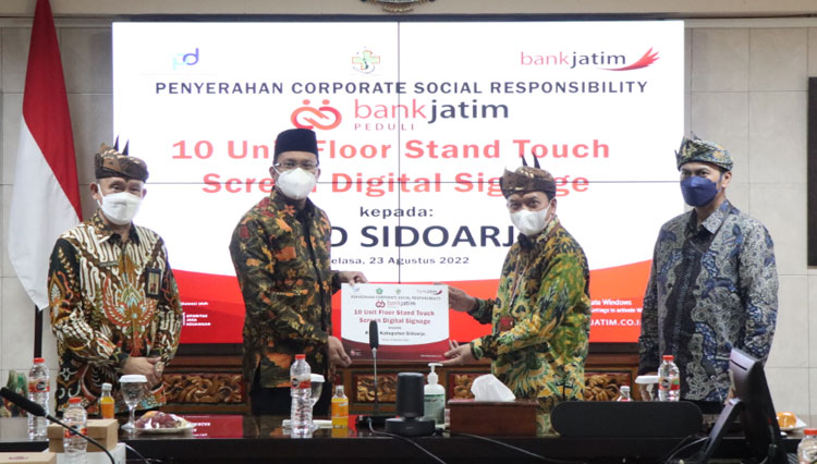 Bank Jatim Serahkan CSR ke Pemerintah Kabupaten Sidoarjo - TIMES Indonesia