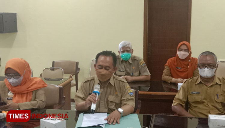 Direktur RSD Gunung Jati Cirebon saat menggelar jumpa pers. (Foto: Muslimin/TIMES Indonesia)