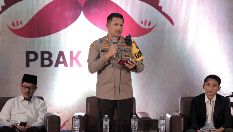 Kapolresta Malang Kota Kombes Pol Budi Hermanto saat mengisi acara di PBAK UIN Maliki Malang. (Foto: Humas Polresta Malang Kota)
