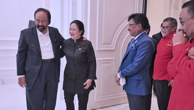 Surya Paloh saat menyambut Puan Maharani dan jajaran PDIP di NasDem Tower. (FOTO: dok. Partai NasDem)