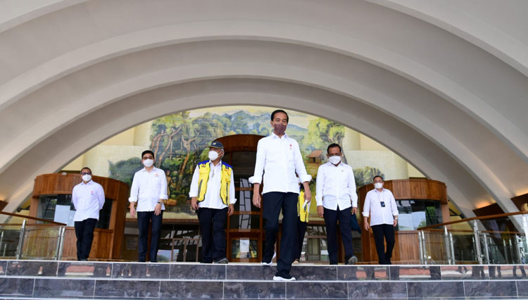 Presiden-Jokowi-dan-Menteri-Basuki-b.jpg