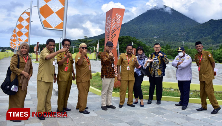 Tim dari Ditjen Bina Pembangunan Daerah  saat meninjau lokasi persiapan sail tidore (Foto: Harianto/TIMES Indonesia)
