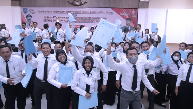Ratusan tenaga pengajar PPPK usai menerima SK dari Plt Bupati Probolinggo beberapa bulan lalu. (Foto: Dokumen/TIMES Indonesia)