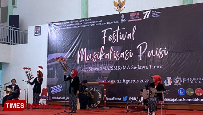 Festival Musikalisasi Puisi Balai Bahasa Jawa Timur di Auditorium UINSA. (Foto: Shinta Miranda/TIMES Indonesia)