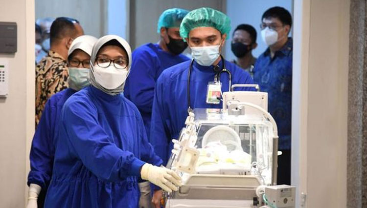 Presiden RI Jokowi Sambut Kelahiran Cucu Kelima di RS Pondok Indah