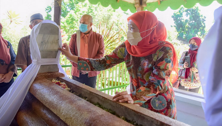 Khofifah-Ziarah-2.jpg