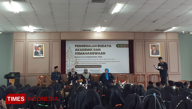 Jalani PBAK-F Humaniora UIN Maliki Malang, Maba Aktif Catat Materi ...