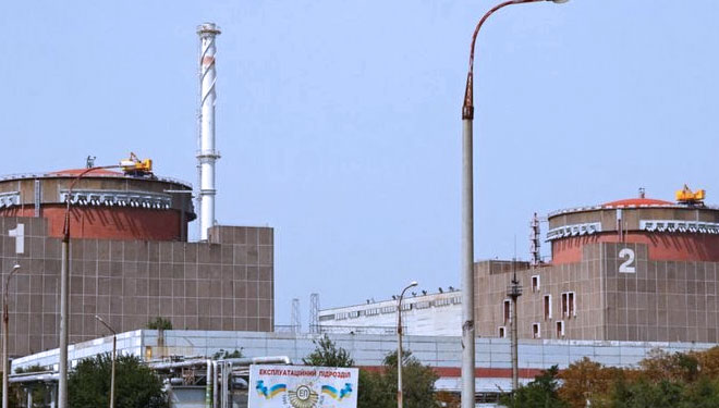 Pembangkit nuklir Zaporizhzhia dikuasai oleh pasukan Rusia pada awal Maret tetapi masih dioperasikan oleh staf Ukraina (FOTO: BBC/Reuters)