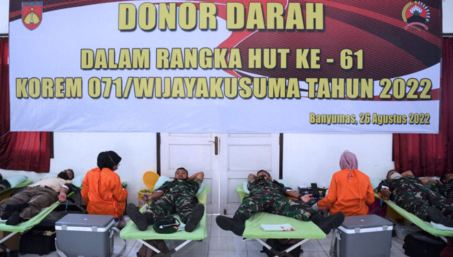  Donor darah Wijayakusuma Peduli diikuti ratusan peserta. (FOTO: Penrem 071 Wijayakusuma for TIMES Indonesia) 