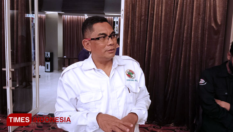 Ketua Umum Dekopin Dr Sri Untari Bisowarno M.Ap melantik Andang Wahyu Triyanto menjadi ketua Dekopin Wilayah Provinsi Jawa Tengah masa jabatan tahun 2022- 2025, Kamis (25/8/2022). (FOTO: Zamroni/TIMES Indonesia)