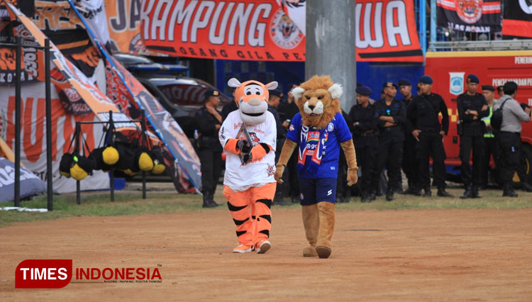 Aremania-Jackmania-3.jpg