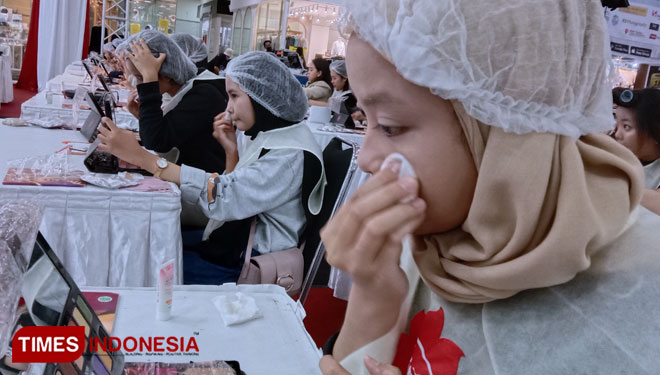 Ajak Para Peserta MFR Terampil Tata Rias, Viva Cosmetics Gelar Beauty Class