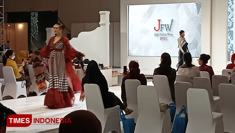 Fashion Show salah satu agenda dalam Jogja Fashion Week (JFW) 2022. (Foto: Totok Hidayat/TIMES Indonesia)