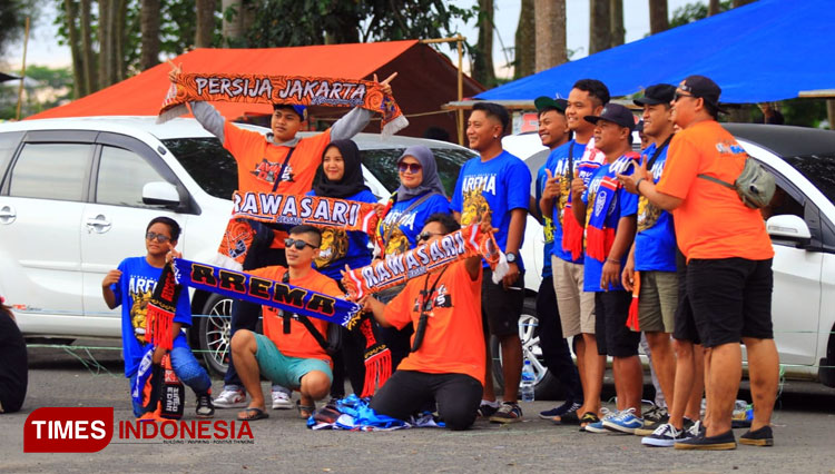 Jelang Arema Fc vs Persija, Suporter Mulai Padati Stadion Kanjuruhan Malang
