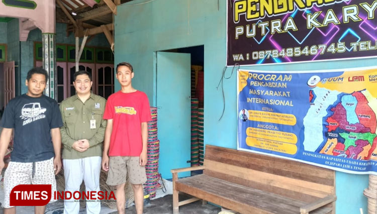 Sekprodi Kelas Internasional Prodi Ekonomi - IPIEF, FEB UMY, Dr Dimas Bagus Wiranatakusuma (tengah). (FOTO: Dimas for TIMES Indonesia)